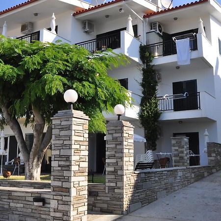 Pansion Alexandros By The Sea Aparthotel Nea Skioni Exterior foto