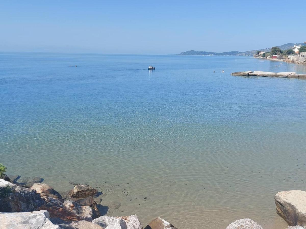 Pansion Alexandros By The Sea Aparthotel Nea Skioni Exterior foto
