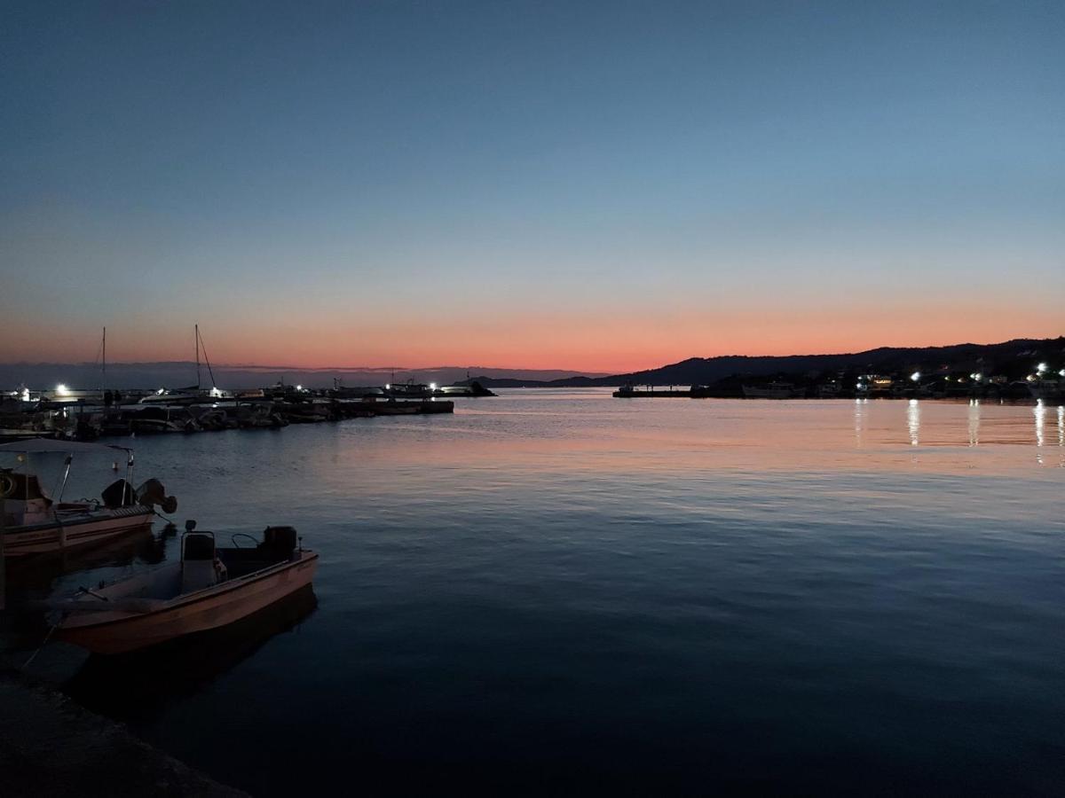 Pansion Alexandros By The Sea Aparthotel Nea Skioni Exterior foto